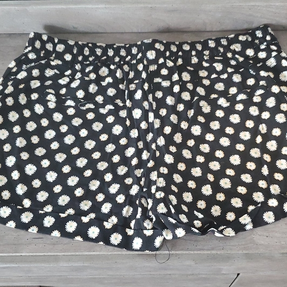 American Rag Sunflower Elastic Shorts - Picture 5 of 7